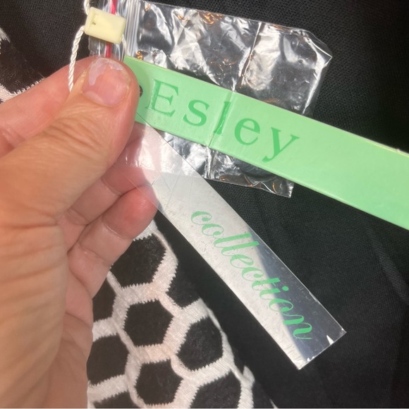 Esley black & white honeycomb pattern blazer in Woman’s Large-NWT - Picture 9 of 15